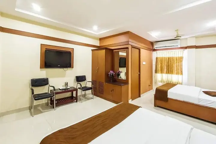 Маниячи: Hotel Imperial Regency