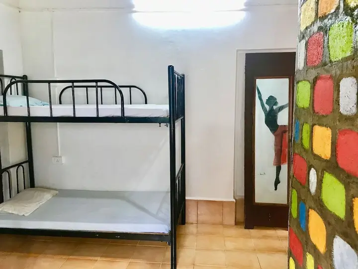 Анджуна: Bricks and Bamboo Hostel