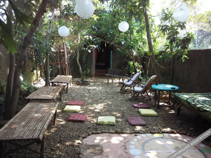 Анджуна: Bricks and Bamboo Hostel