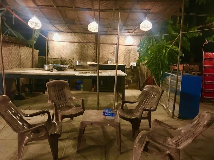 Анджуна: Bricks and Bamboo Hostel