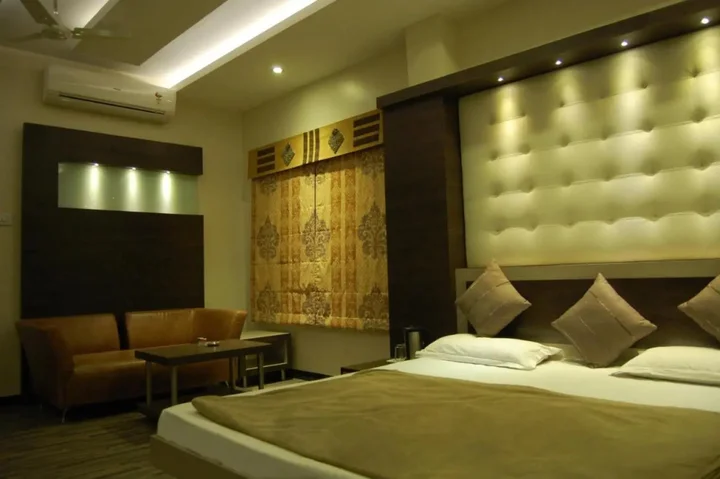 Индаур: Hotel Purva