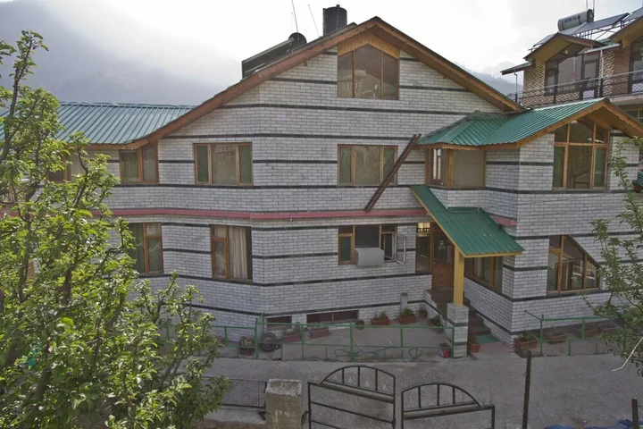 Манали: OYO 8866 Mountain Face Cottage