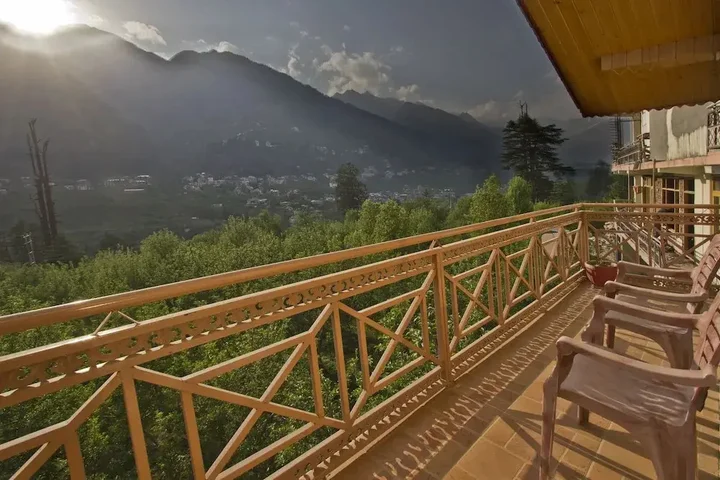 Манали: OYO 8866 Mountain Face Cottage