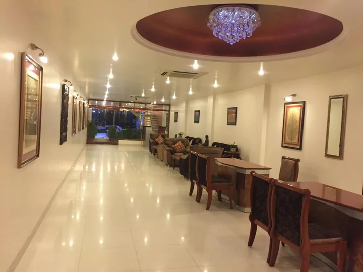 Бхопал: Hotel Sarthak