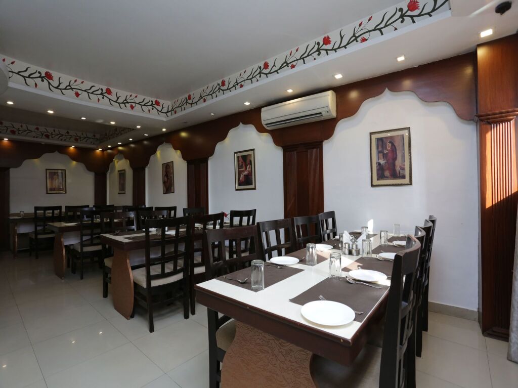Агра: OYO 12221 Hotel M house