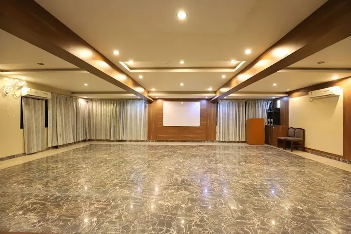 Вадодара: OYO 9512 Hotel Tulsi