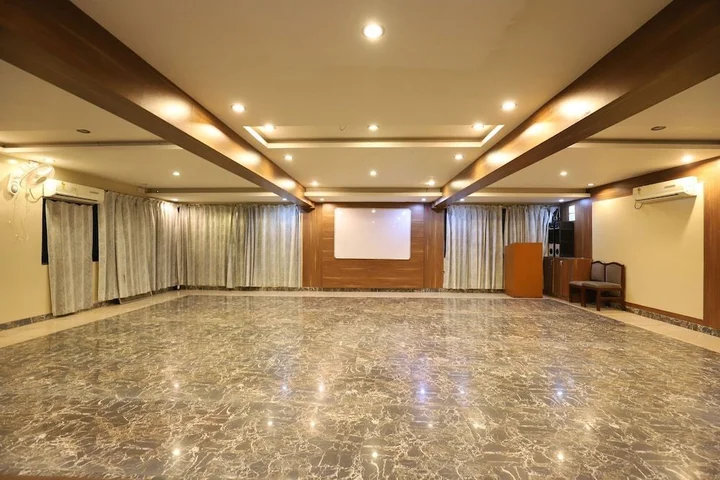 Вадодара: OYO 9512 Hotel Tulsi