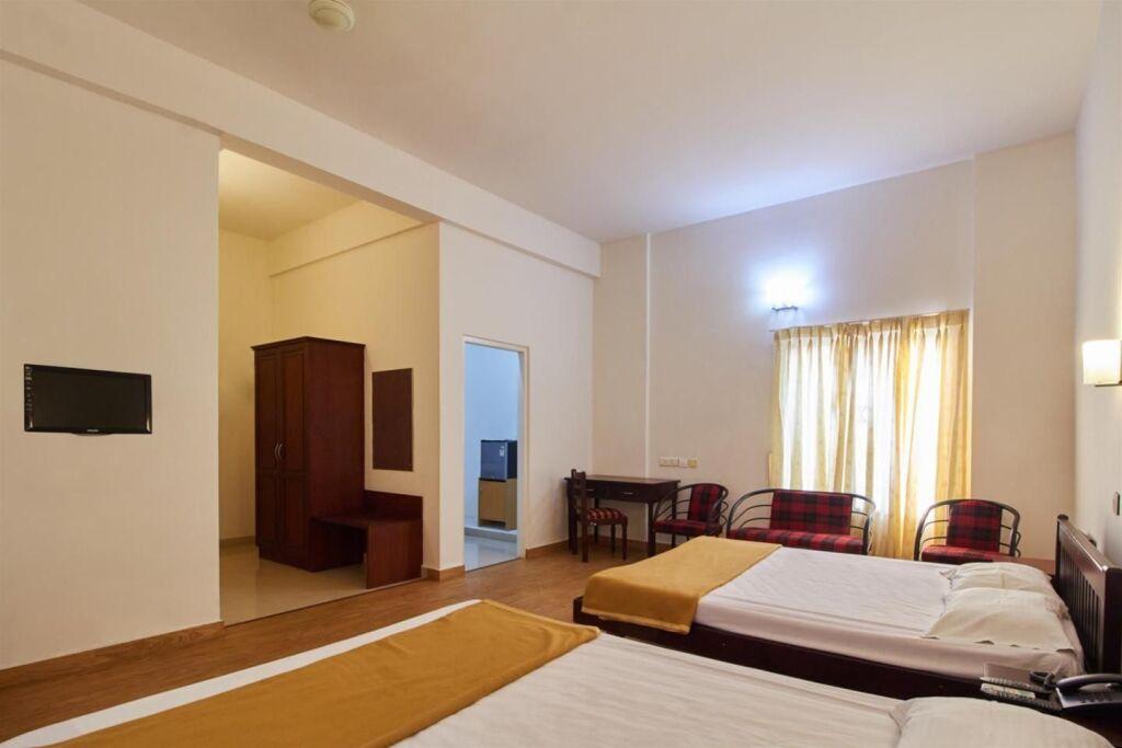 Эрамаллур: Plaza Suites