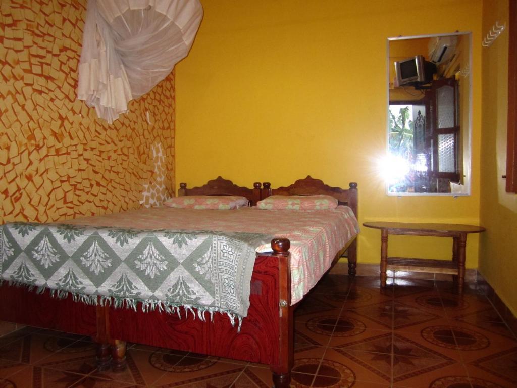 Хоспет: Archana Guest House River View