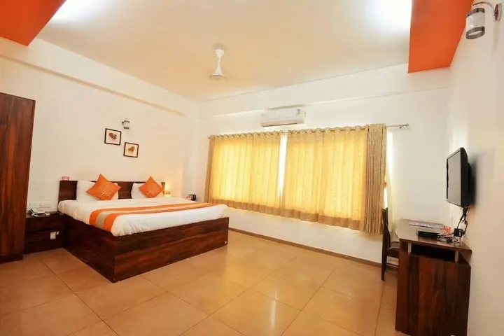 Ахмедабад: 10blossoms Signature service Apartment
