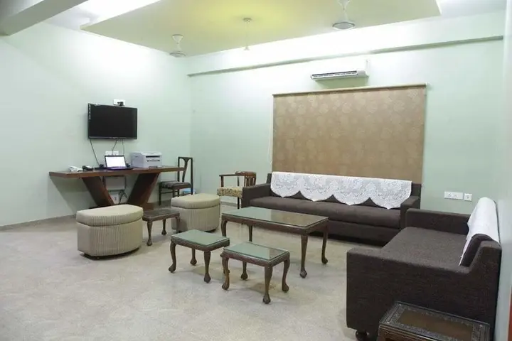 Ахмедабад: 10blossoms Signature service Apartment