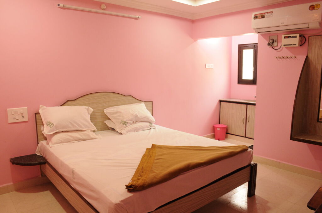 Тирупати: Sujan Residencys