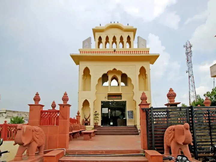 Джайпур: Roshan Haveli