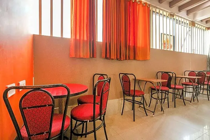 Бангалор: FabExpress Emirates Suites