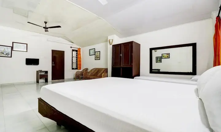 Ковалам: Shirleys Beach Hotel