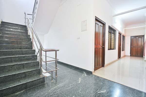 Бангалор: Oyo Sky Palace Near Lalbagh Botanical Garden