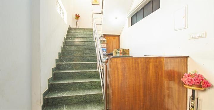 Бангалор: Oyo Sky Palace Near Lalbagh Botanical Garden
