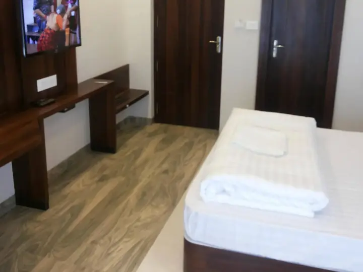 Бхопал: Hotel Sangat Plaza