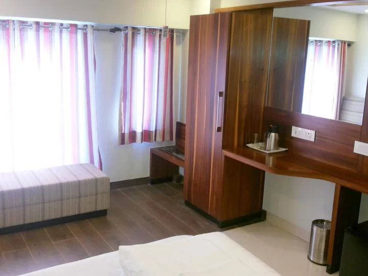 Бхопал: Hotel Sangat Plaza