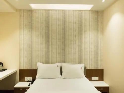 Бхопал: Hotel Sangat Plaza