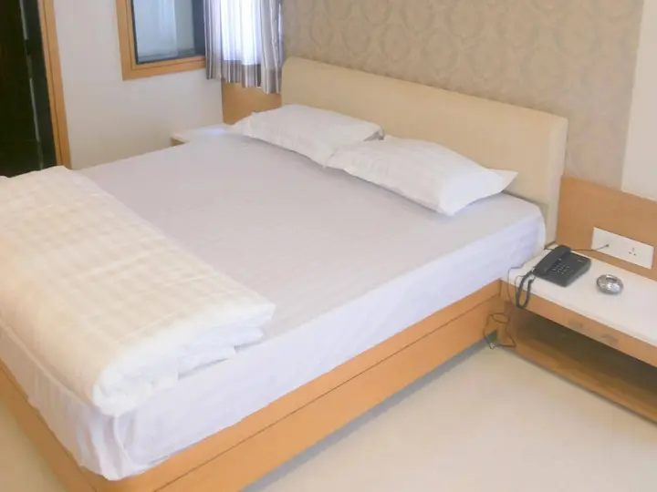 Бхопал: Hotel Sangat Plaza
