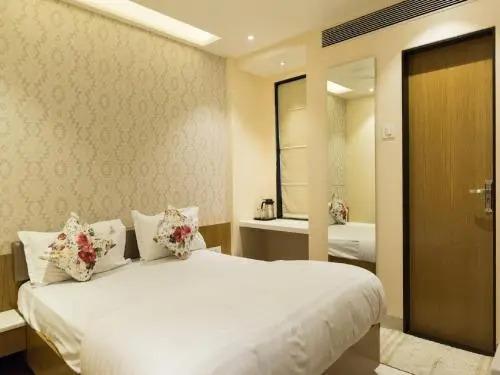 Бхопал: Hotel Sangat Plaza