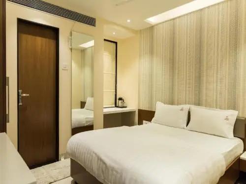 Бхопал: Hotel Sangat Plaza