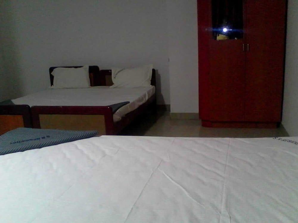 Пунди: Hotel SR Residency