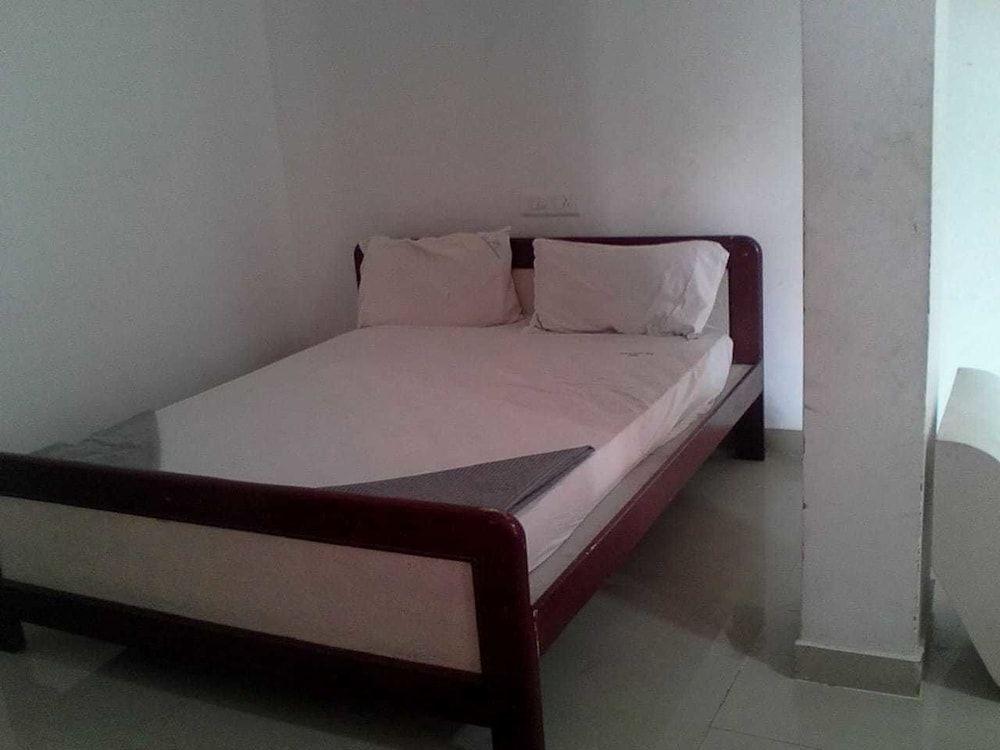 Пунди: Hotel SR Residency