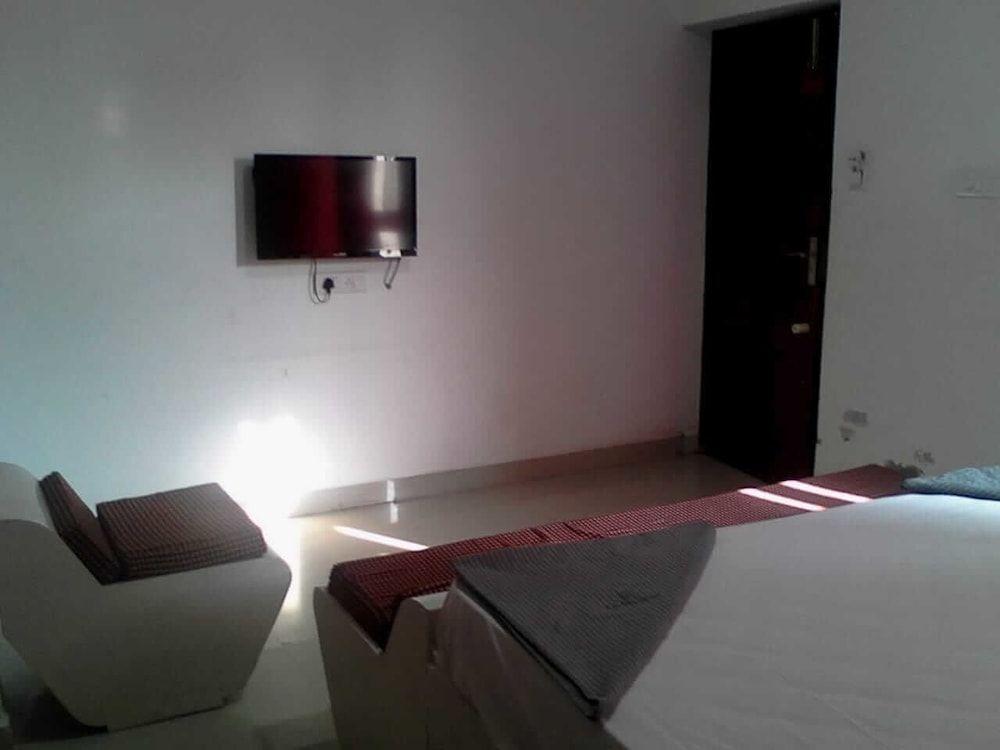 Пунди: Hotel SR Residency