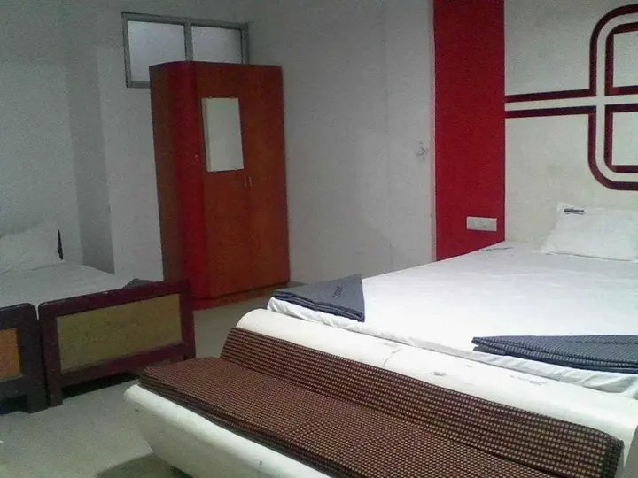 Пунди: Hotel SR Residency