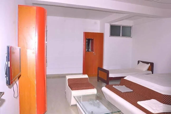 Пунди: Hotel SR Residency