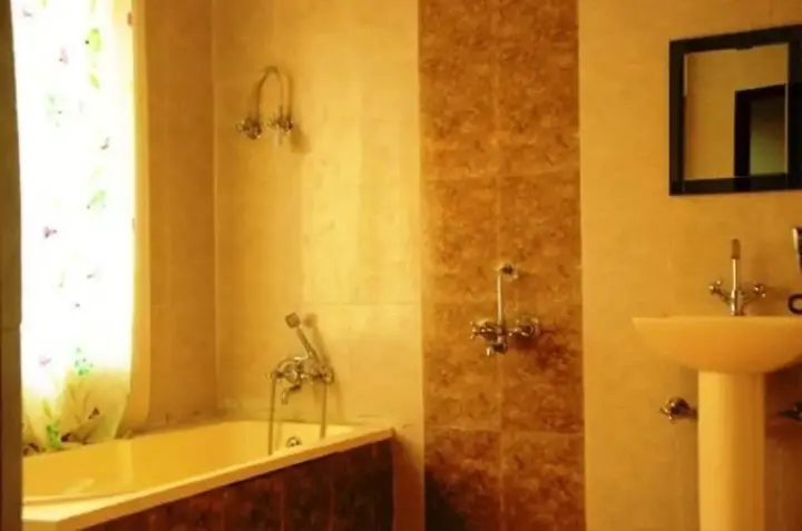 Харидвар: Hotel Crown