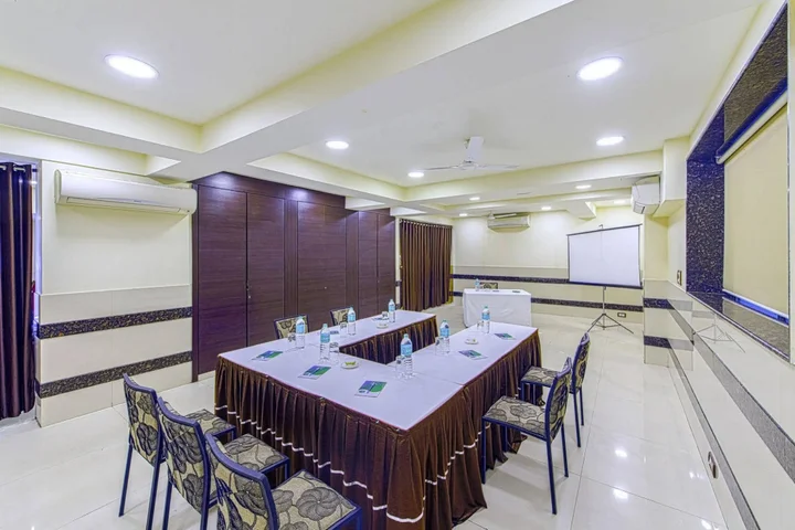Колката: OYO 16703 Hotel The Platinum