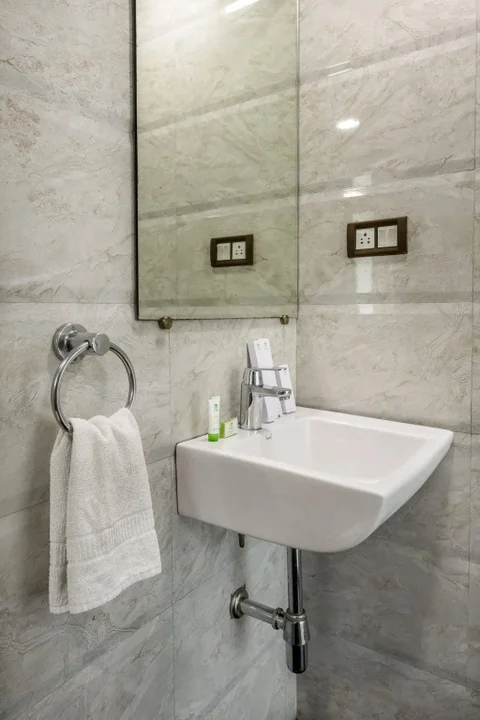 Колката: OYO 16703 Hotel The Platinum