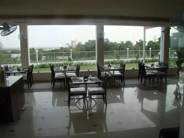 Бхудж: Shiv Hotel