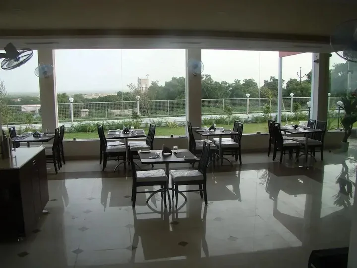 Бхудж: Shiv Hotel