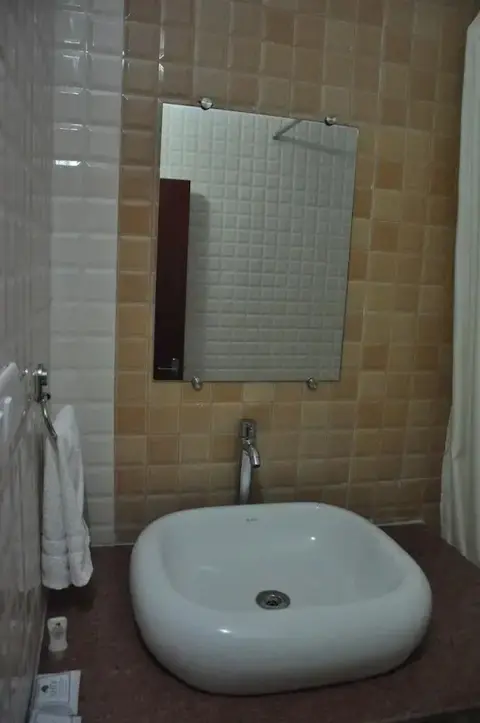 Бхудж: Shiv Hotel