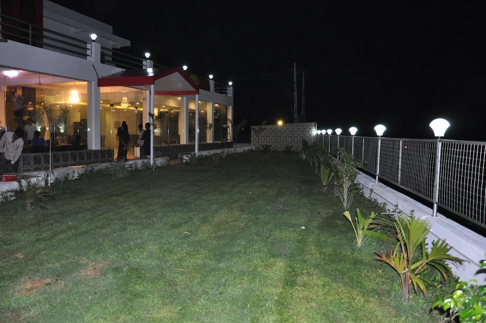 Бхудж: Shiv Hotel