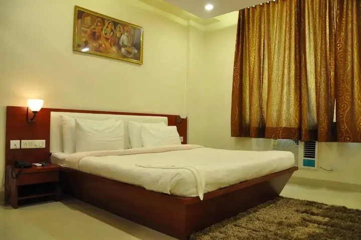 Бхудж: Shiv Hotel