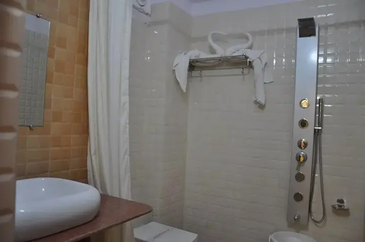 Бхудж: Shiv Hotel