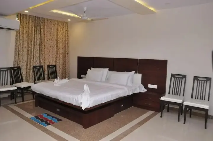 Бхудж: Shiv Hotel