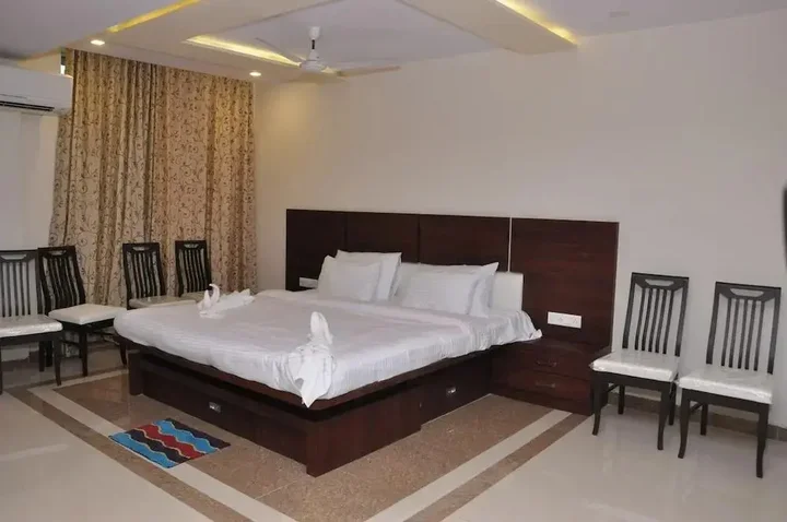 Бхудж: Shiv Hotel