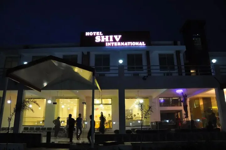 Бхудж: Shiv Hotel
