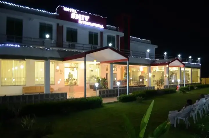 Бхудж: Shiv Hotel