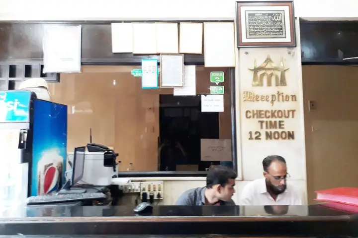 Мумбаи: Hotel Al Moazin