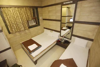 Мумбаи: Hotel Al Moazin