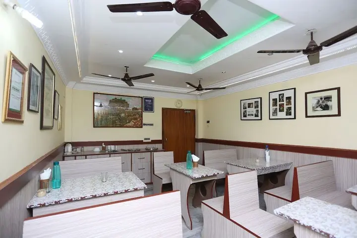 Болпур: Rater Tara Diner Rabi by OYO Rooms