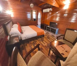 Уллал: RiverRoost Resorts