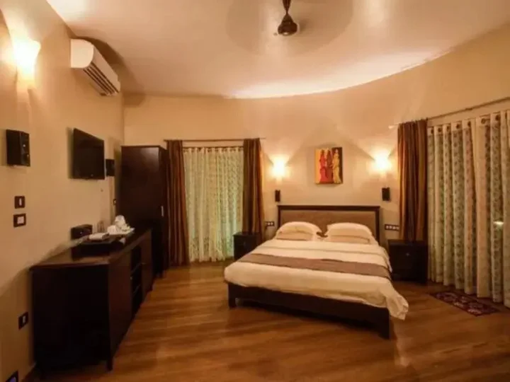 Уллал: RiverRoost Resorts